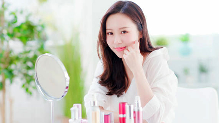 রূপচর্চায় কোরিয়ান নারীরা অনেক এগিয়ে