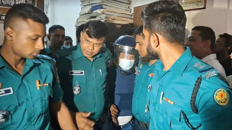 হত্যাচেষ্টা মামলায় অভিনেতা সিদ্দিক ৭ দিনের রিমান্ডে